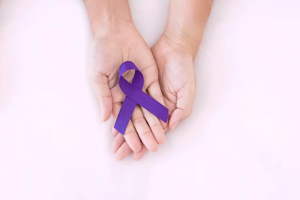 Fevereiro Roxo: Saiba mais sobre Alzheimer, Lúpus e Fibromialgia
