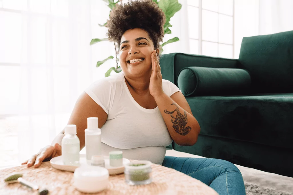 Em dia com o skincare: 8 dicas para cuidar da pele